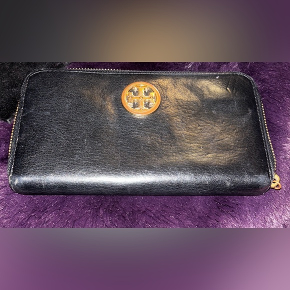 Tory Burch Black Leather Zip Wallet. Project Piece - Picture 13 of 13
